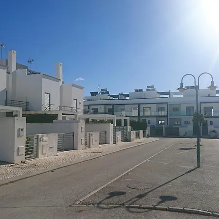 V3 Lota Village 32 *
